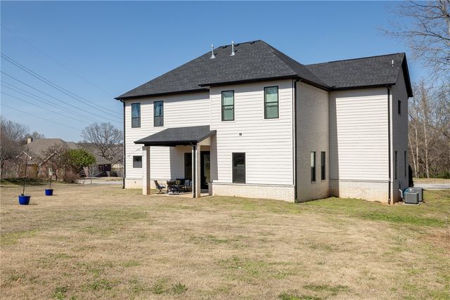 4281 W American Drive, Fayetteville, AR 72704