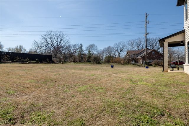 4281 W American Drive, Fayetteville, AR 72704