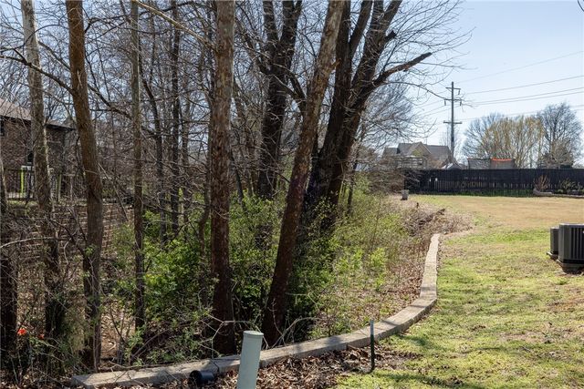 4281 W American Drive, Fayetteville, AR 72704