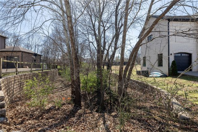 4281 W American Drive, Fayetteville, AR 72704