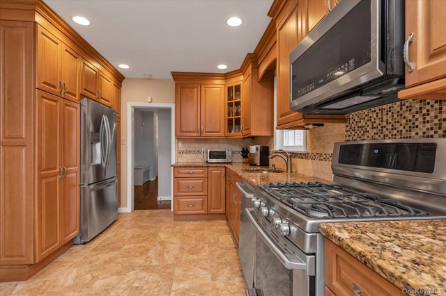 41 Marion Street, Lynbrook, NY 11563