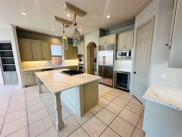 4 Mariners Lane, Kemah, TX 77565