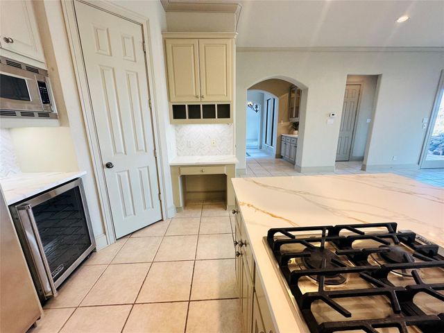 4 Mariners Lane, Kemah, TX 77565