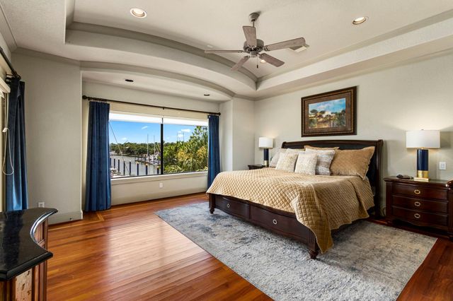 4 Mariners Lane, Kemah, TX 77565