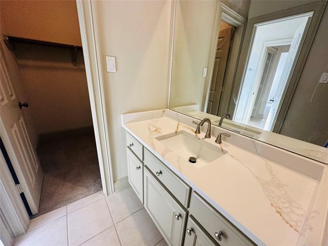 4 Mariners Lane, Kemah, TX 77565