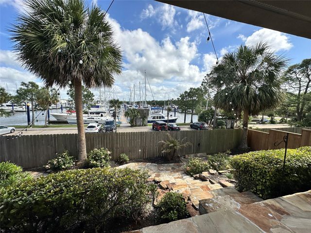 4 Mariners Lane, Kemah, TX 77565