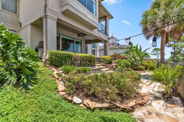 4 Mariners Lane, Kemah, TX 77565