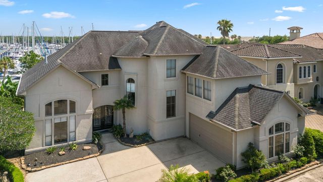 4 Mariners Lane, Kemah, TX 77565