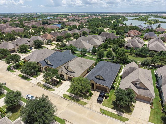 55 Floral Hills Lane, Fulshear, TX 77441