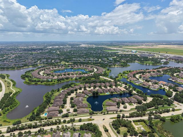 55 Floral Hills Lane, Fulshear, TX 77441