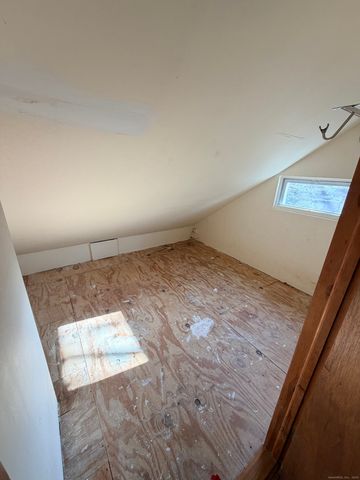 33 Assisi Way, Norwalk, CT 06851