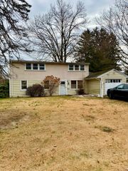 33 Assisi Way, Norwalk, CT 06851