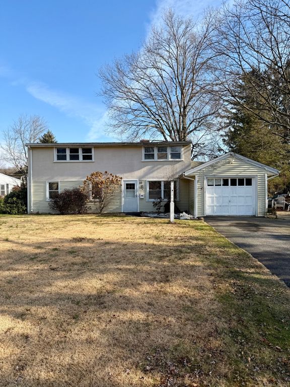 33 Assisi Way, Norwalk, CT 06851