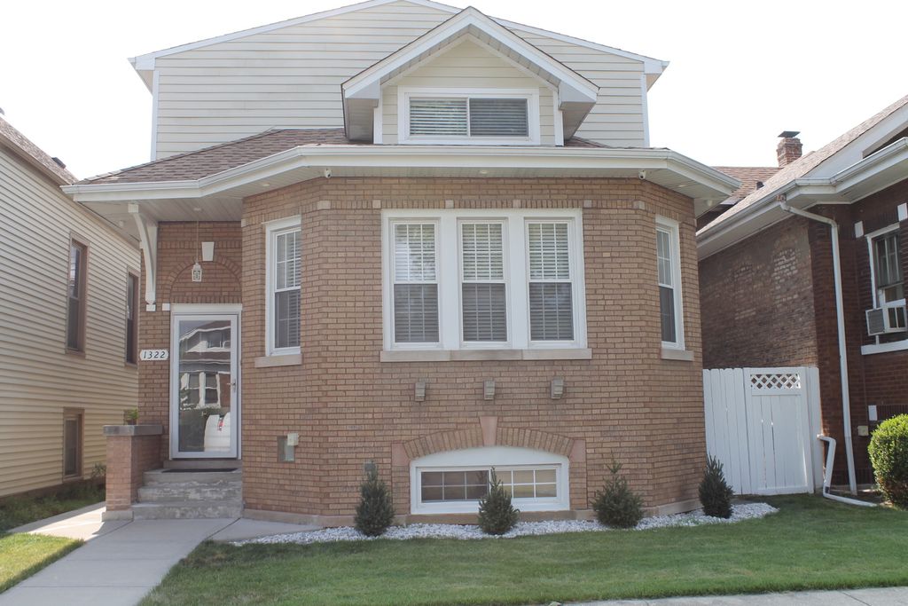 1322 Euclid Avenue, Berwyn, IL 60402