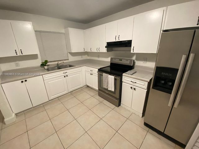 28185 SW 143rd Ct, Homestead, FL 33033