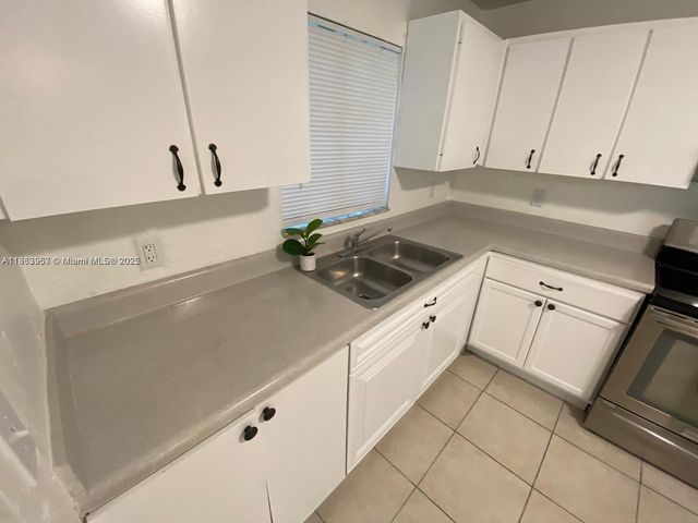 28185 SW 143rd Ct, Homestead, FL 33033