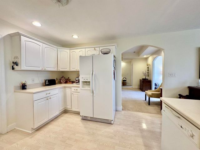 661 Lake Harbor Drive, Marion, IL 62959