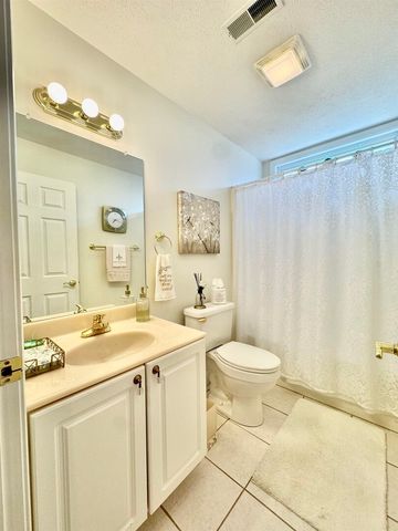 661 Lake Harbor Drive, Marion, IL 62959