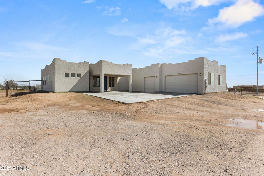 32011 N 225TH Drive, Wittmann, AZ 85361 — photo 2