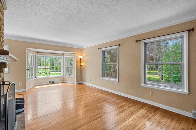613 Labore Road, Little Canada, MN 55117