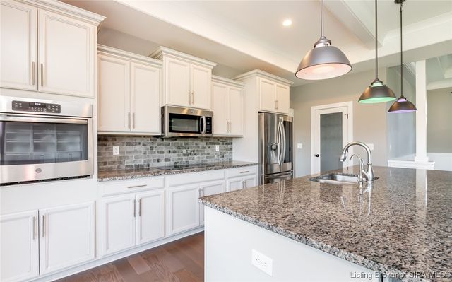 3008 Saratoga Lane, Sellersburg, IN 47172