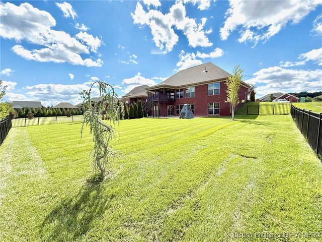 3008 Saratoga Lane, Sellersburg, IN 47172