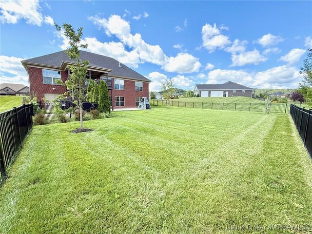 3008 Saratoga Lane, Sellersburg, IN 47172