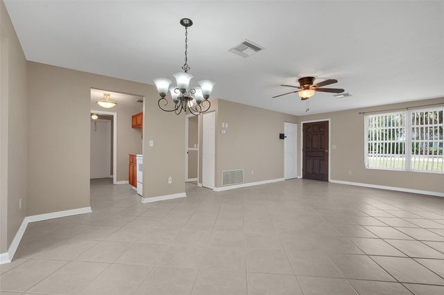 520 N LACY CIRCLE, Deltona, FL 32725