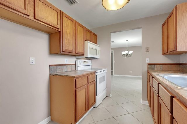 520 N LACY CIRCLE, Deltona, FL 32725