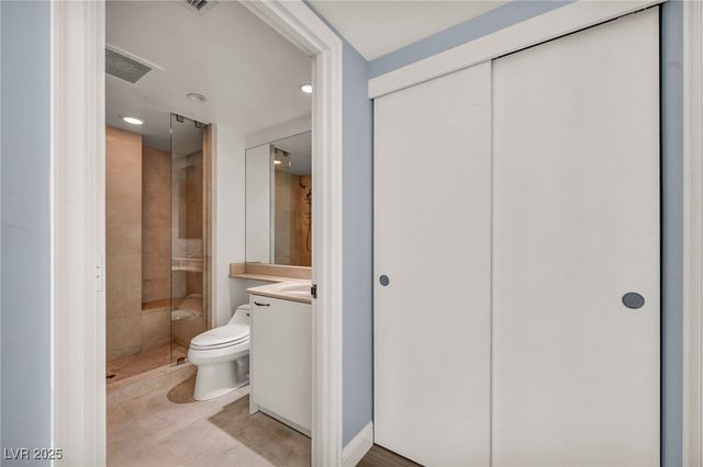 2777 Paradise Road 301, Las Vegas, NV 89109