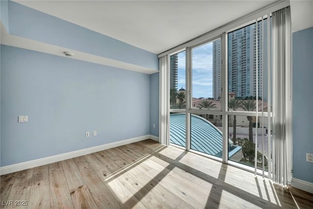 2777 Paradise Road 301, Las Vegas, NV 89109