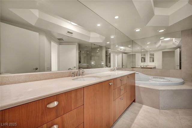 2777 Paradise Road 301, Las Vegas, NV 89109