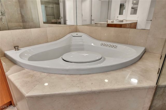 2777 Paradise Road 301, Las Vegas, NV 89109