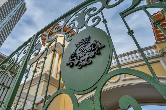 2777 Paradise Road 301, Las Vegas, NV 89109