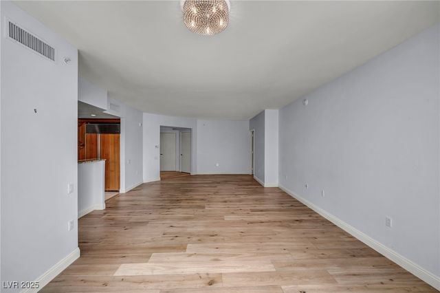 2777 Paradise Road 301, Las Vegas, NV 89109