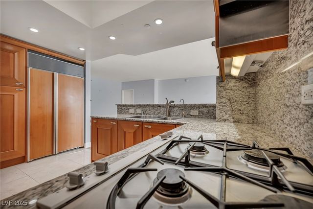 2777 Paradise Road 301, Las Vegas, NV 89109