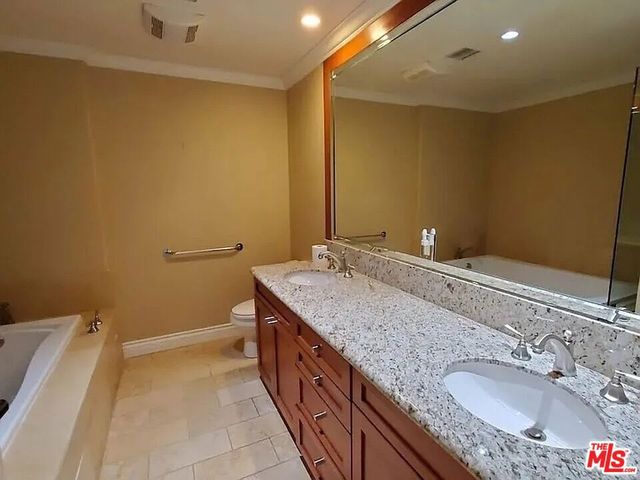 1135 S Shenandoah Street A, Los Angeles, CA 90035