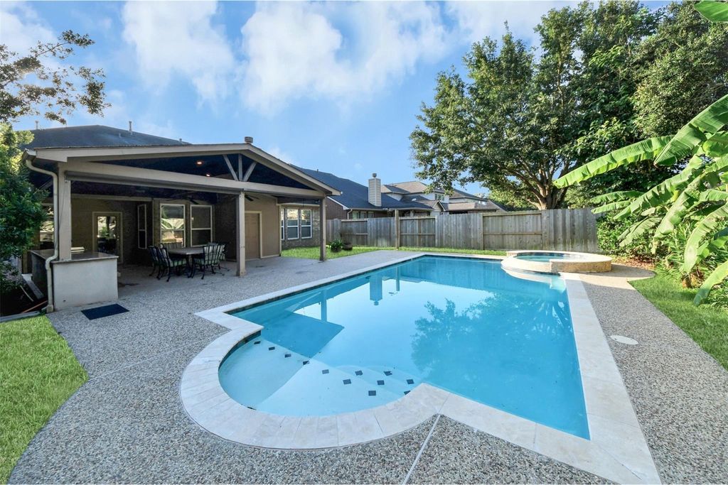 9619 W Amber Bluff Lane, Katy, TX 77494