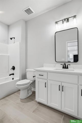 5426 N 213th Street, Elkhorn, NE 68022