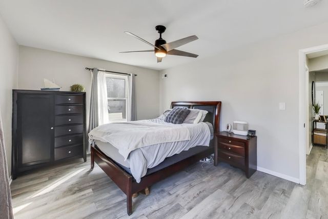 475 Shenstone Road 104, Riverside, IL 60546