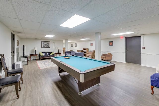 475 Shenstone Road 104, Riverside, IL 60546