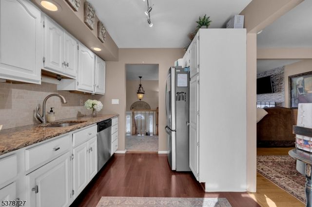 44 Deer Path Dr, Mount Olive Twp., NJ 07836