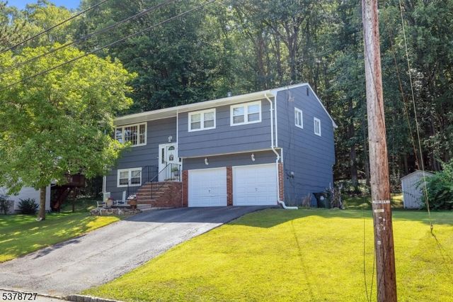 44 Deer Path Dr, Mount Olive Twp., NJ 07836