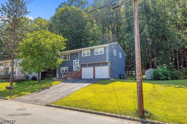 44 Deer Path Dr, Mount Olive Twp., NJ 07836