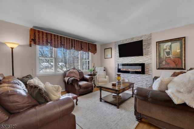 44 Deer Path Dr, Mount Olive Twp., NJ 07836