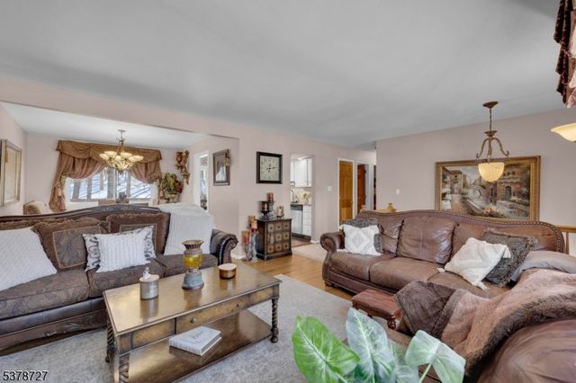 44 Deer Path Dr, Mount Olive Twp., NJ 07836