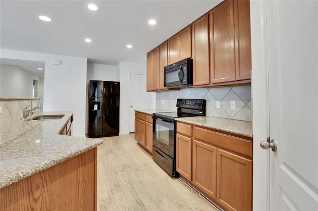 500 New Bridge DR, Kyle, TX 78640