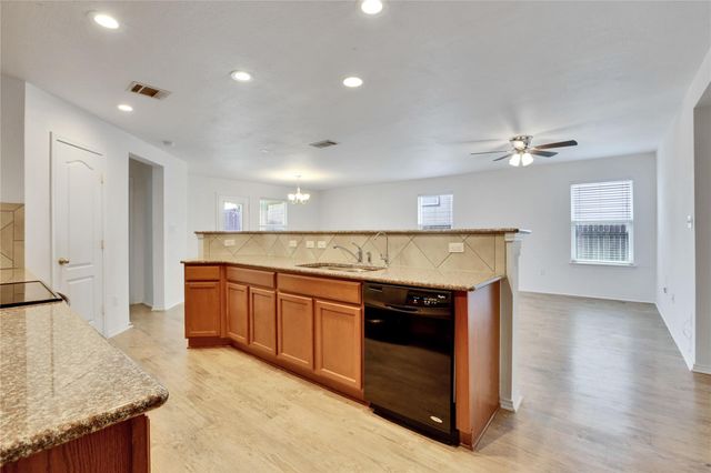 500 New Bridge DR, Kyle, TX 78640