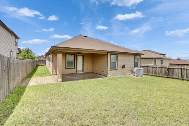 500 New Bridge DR, Kyle, TX 78640
