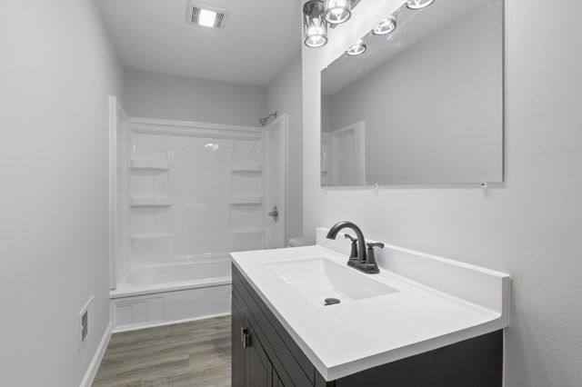 5136 Colfax Avenue N, Minneapolis, MN 55430
